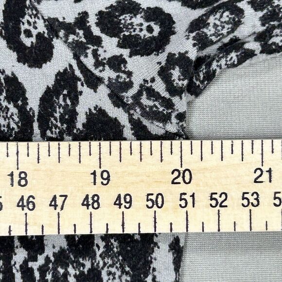 Torrid Top Women 3 3X Gray Black Pull On Short Sleeve Leopard Tee Shirt Blouse - Picture 7 of 12